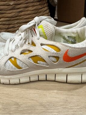Nike White Sneaker with Neon Yellow Insole and White Swoosh